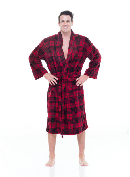 One man only / one person / full length / front view of 20-29 years old adult handsome people caucasian male / young men standing wearing pajamas / nightwear who is smiling / happy / cheerful / cool attitude who is barefoot with hand on hip un hombre solamente / una persona / longitud completa / vista frontal de 20-29 años de edad adulto guapo personas caucásicas hombres / hombres jóvenes de pie usando pijama / ropa de noche que es sonriente / feliz / alegre / actitud fresca que está desc