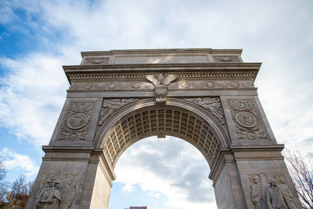 washington square arch - washington square triumphal arch stock-fotos und bilder