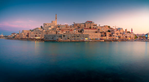 bella vista panoramica del porto di jaffa e della città vecchia a tel aviv, israele - aviv foto e immagini stock