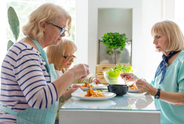 istock Friends eating spaghetti bolognese 1191819295