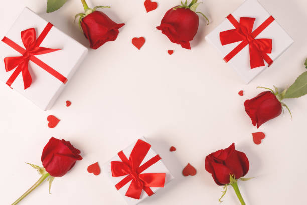 istock Red roses hearts card 1191819482