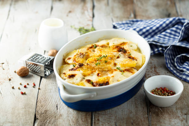 gratinado de batata - dauphinois - fotografias e filmes do acervo