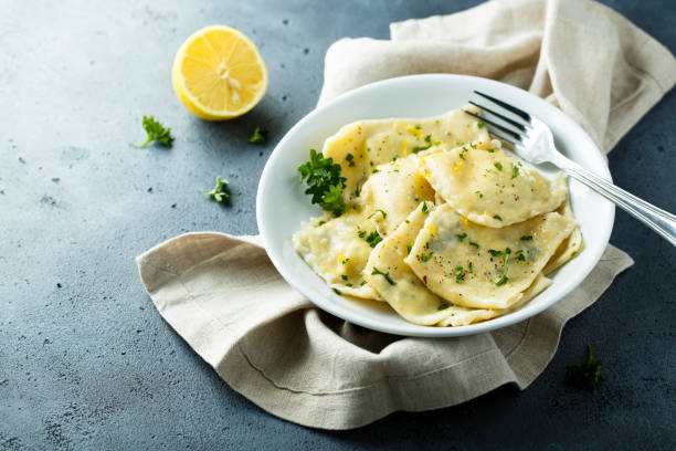 라비 올 리 - edible mushroom mushroom ravioli basil 뉴스 사진 이미지