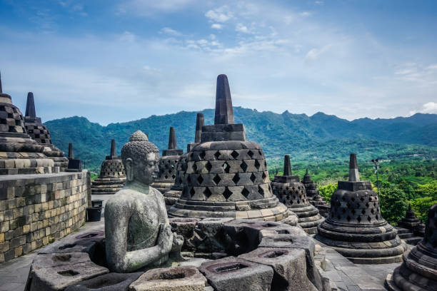 보로부두르 사원 - 세계에서 가장 큰 불교 사원 - borobudur ruins 뉴스 사진 이미지