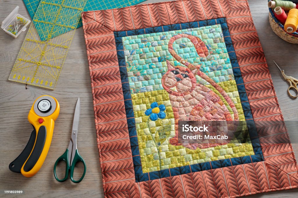 Mosaic Mini Quilt Sewing And Quilting Accessories Stock Photo - Download  Image Now - Attached, Cotton, Craft - iStock