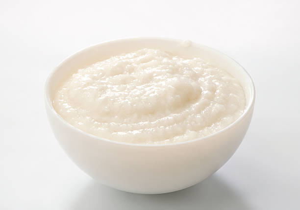 gachas de avena en blanco tazón de arroz - porridge fotografías e imágenes de stock