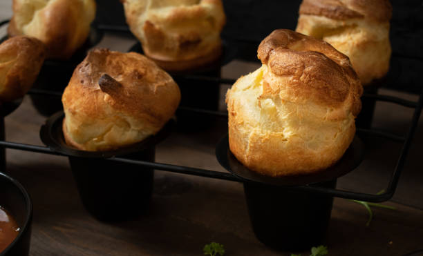 popovers - yorkshire pudding zdjęcia i obrazy z banku zdjęć