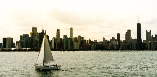 istock Chicago Lake Michigan Sailing 1191906042