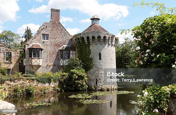 Foto de Scotney Old Castle Em Kent Inglaterra e mais fotos de stock de Castelo de Scotney - Castelo de Scotney, Inglaterra, Kent - Sudeste da Inglaterra