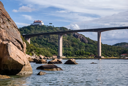 Tercer Puente y el Convento de Penha fotografiados en Vitoria y Vila Velha, Espirito Santo, sureste de Brasil. photo