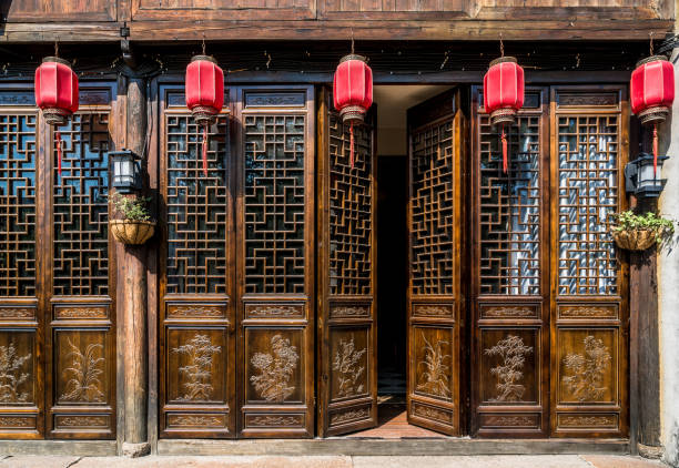 porte chinoise - ancient past antique close up photos et images de collection