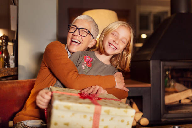 nonna con la nipote - grandmother giving gift child foto e immagini stock