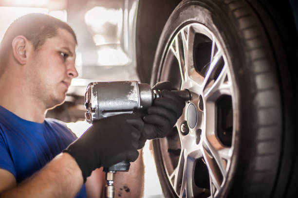 istock Car master vulcanizer replaces and changes old with new tires 1191935968