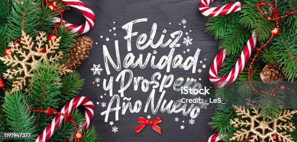 Foto de Cartão De Natal Com Palavras Desejos Em Espanhol Feliz Natal E Um Feliz  Ano Novo e mais fotos de stock de Feliz Navidad - Spanish Phrase - iStock