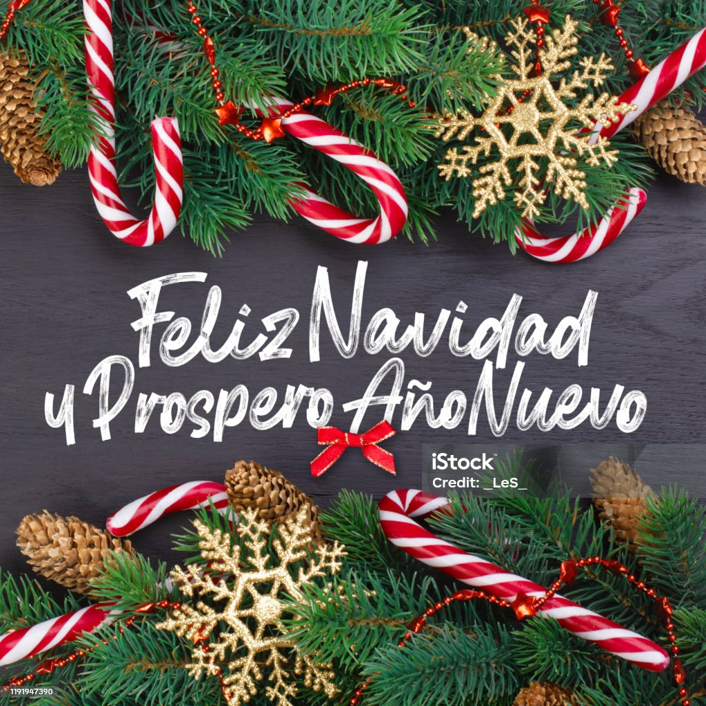 Foto de Cartão De Natal Com Palavras Desejos Em Espanhol Feliz Natal E Um Feliz  Ano Novo e mais fotos de stock de Artigo de decoração - iStock