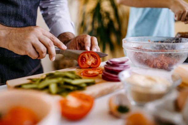 sto facendo la scelta salutare - salad vegetable hamburger burger foto e immagini stock