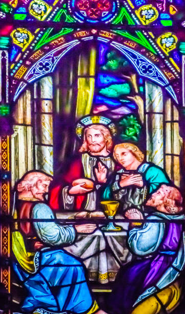 das letzte abendmahl - stained glass jesus christ water wine stock-fotos und bilder