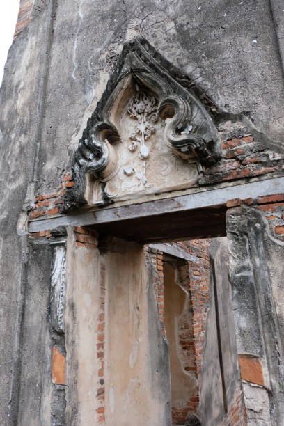 istock 2019-Wat Boromphutharam door with Stucco in Ayutthaya Archaeological Architecture style 1191986883