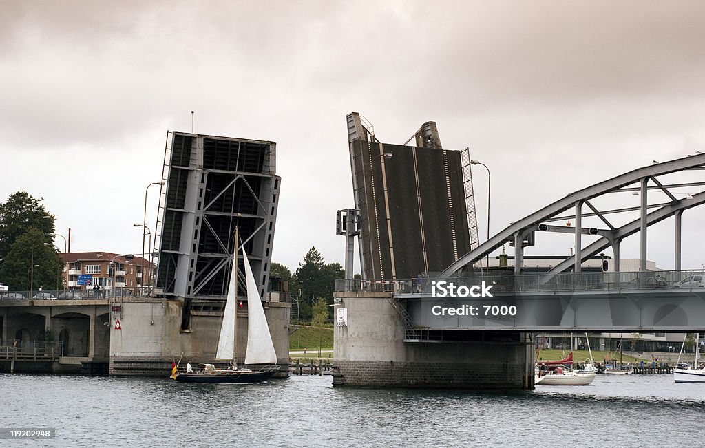 Veleiro e aberto bridge - Foto de stock de Aberto royalty-free