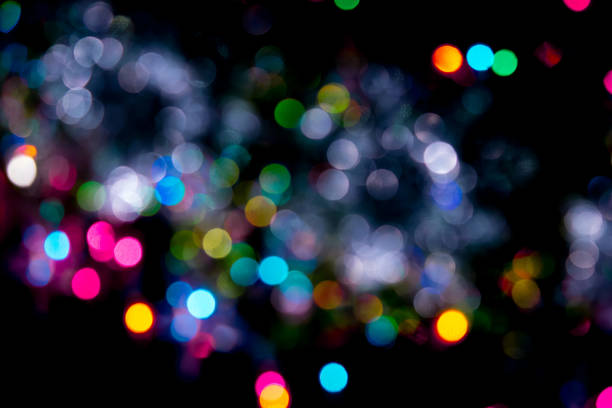 festliche lichter verschwommen bokeh hintergrund echte foto. designelement für farbflecken im aufhellermodus. - lightener stock-fotos und bilder