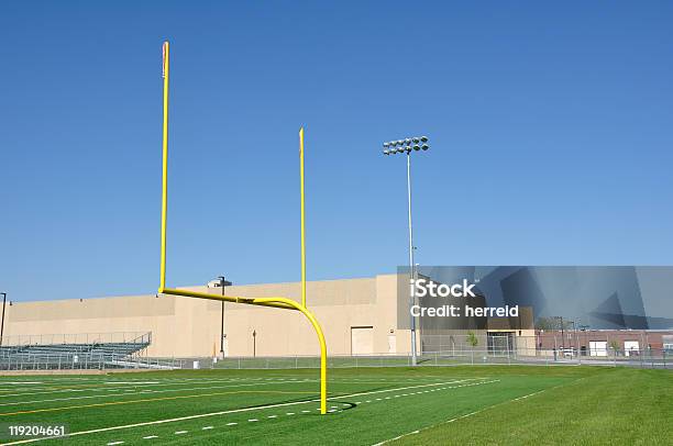 Obiettivo Post Sul Campo Di Football Americano - Fotografie stock e altre immagini di Football americano - Football americano, End zone, Porta del football americano