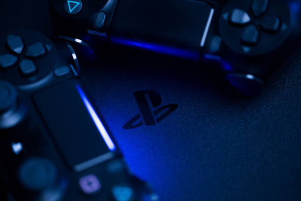 russia, oktober 24 2019: ps4 console background. playstation 4 controllers. sony gaming console - joystick game controller playstation sony imagens e fotografias de stock