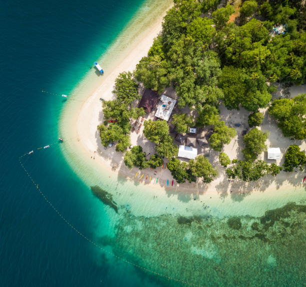 Aerial drone Picture of the beautiful White Sand Beach and Crystal Clear Water of Potipot Island in Zambales, Philippines Shot with the DJI Mavic Pro zambales province stock pictures, royalty-free photos & images