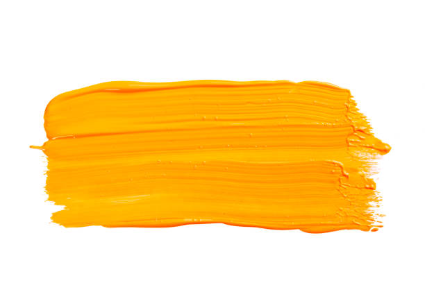 orangegelber pinselstrich isoliert auf weißem hintergrund. orange abstrakter strich. bunte aquarell pinselstrich. - orange farbe stock-fotos und bilder