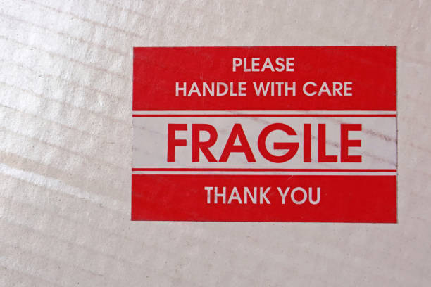 autocollant fragile - shipping supplies photos et images de collection