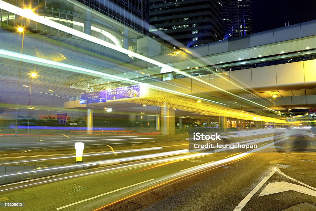 Verkehr in der Stadt bei Nacht - Lizenzfrei Auto Stock-Foto