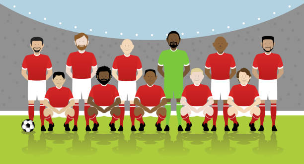 illustrations, cliparts, dessins animés et icônes de équipe masculine de football sur le terrain de football - milieu de terrain