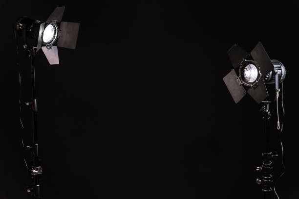 два светодиодных сценических фонаря с защитными ставнями на черном фоне - film studio photo shoot flash camera flash стоковые фото и изображения