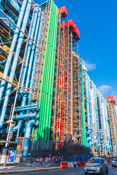 Street in front of the Pompidou Center Paris, France - November 7, 2019: National Center of Art and Culture Georges Pompidou, (Renzo Piano and Richard Rogers, 1977) Industrial design. Electrical, air and water pipes painted in colors pompidou center stock pictures, royalty-free photos & images