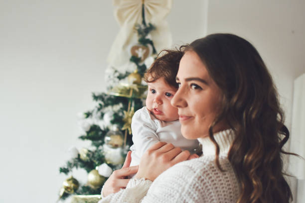 istock Family preparing for Christmas 1192113513