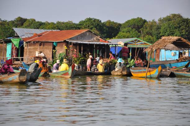 chong kneas, cambogia - flood people asia cambodia foto e immagini stock