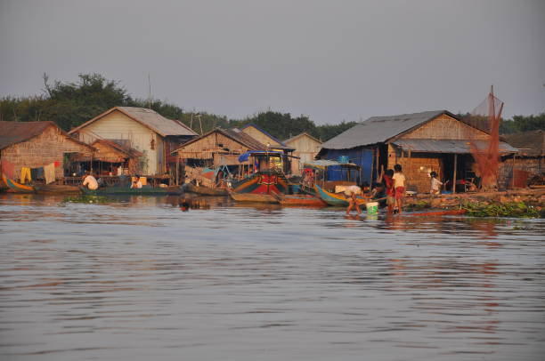 종크나스, 캄보디아 - flood people asia cambodia 뉴스 사진 이미지
