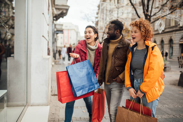 istock Tourists shopping for souvenirs 1192130077