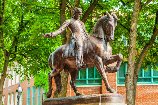 ポール・リビア像(マサチューセッツ州ボストン) - boston public garden ストックフォトと画像