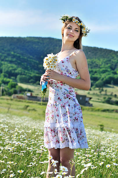 istock girl with garland and bunch 119214912