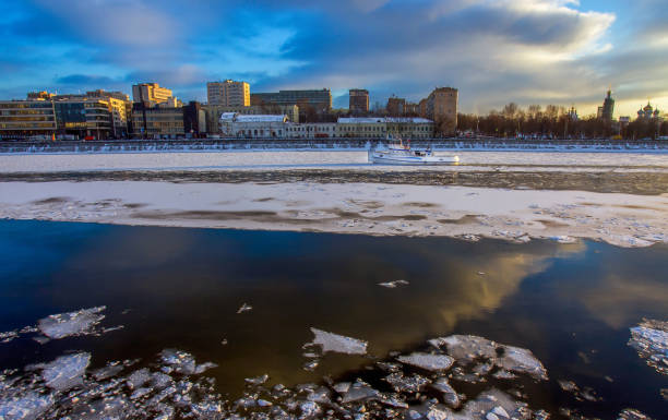 Icebreaker   on Moskva river.
