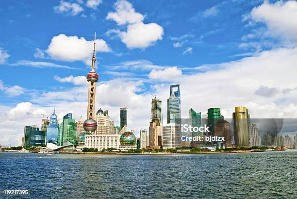 Shanghai Lujiazui - Fotografie stock e altre immagini di Ambientazione esterna - Ambientazione esterna, Blu, Cielo