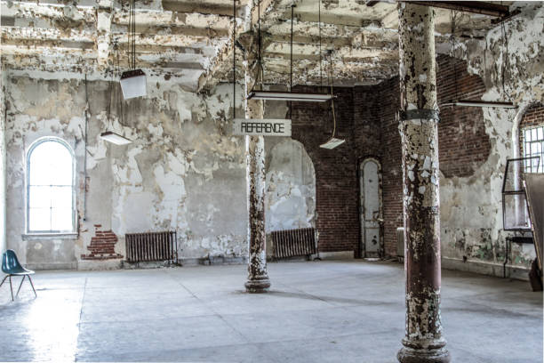 historyczne więzienie reformatorskie mansfield w ohio - abandoned church indoors dirty zdjęcia i obrazy z banku zdjęć