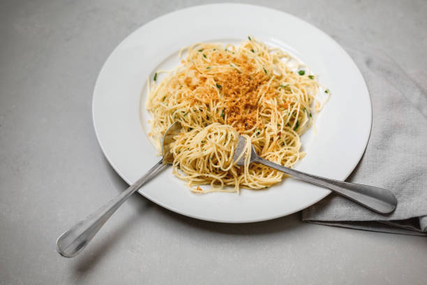 istock Vegan Spaghetti on a White Plate on Gray Background 1192194906