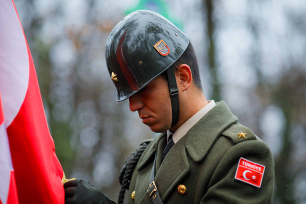 profundidad de campo poco profunda (enfoque selectivo) con detalles de un uniforme de vestido completo de un soldado turco. - 5415 fotografías e imágenes de stock
