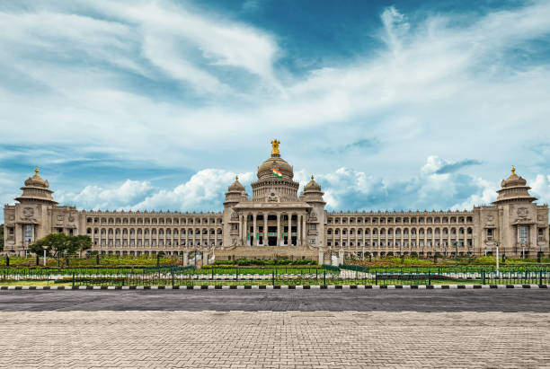 vidhan soudha bangalore - bangalore stock-fotos und bilder