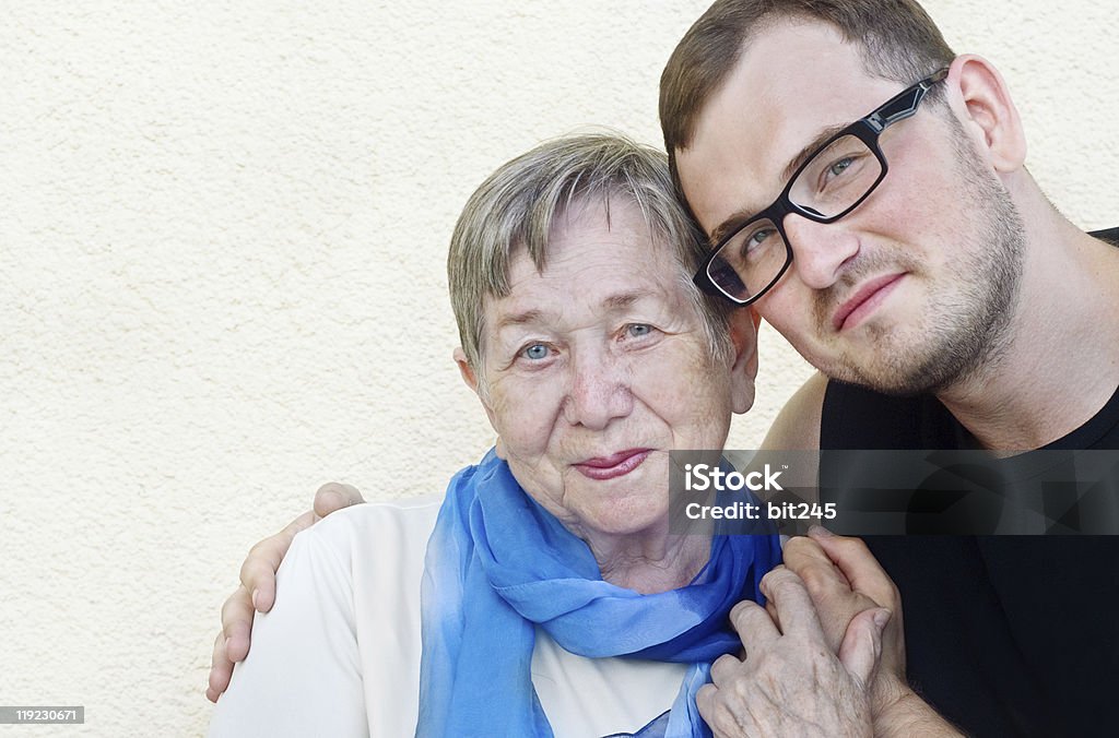 Felice nonna e Nipote maschio - Foto stock royalty-free di Adulto