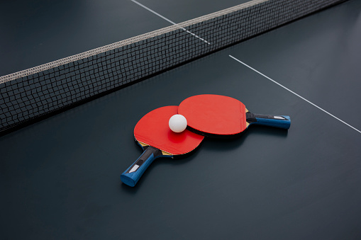 ping pong outside, table tennis player playing in the summer in the park, active leisure