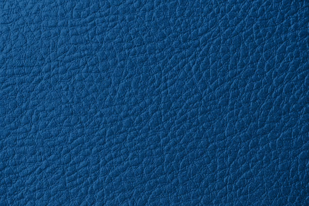 블루 클래식 가죽 피부 배경 올해의 트렌디 한 색상 2020 옴브레 가죽 텍스처 웨이브 다크 네이비 흑백 패턴 클로즈업 - textured textured effect hide leather 뉴스 사진 이미지
