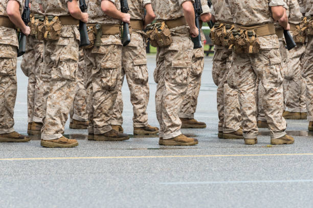 u.s. marine corps recruits standing with rifles - military canteen imagens e fotografias de stock