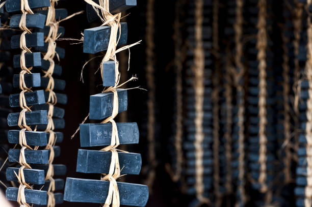 Making ink is to make ink used in Japanese culture, calligraphy. Make ink from soot. This is a drying process.